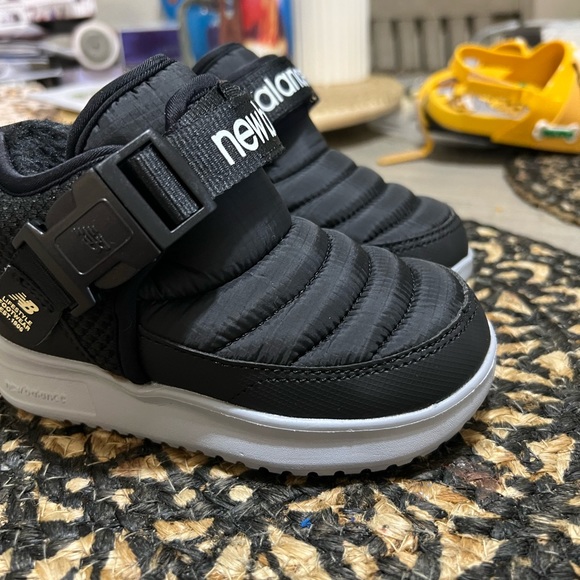 New balance boy shoes for cold days. ☁️ - Picture 3 of 6